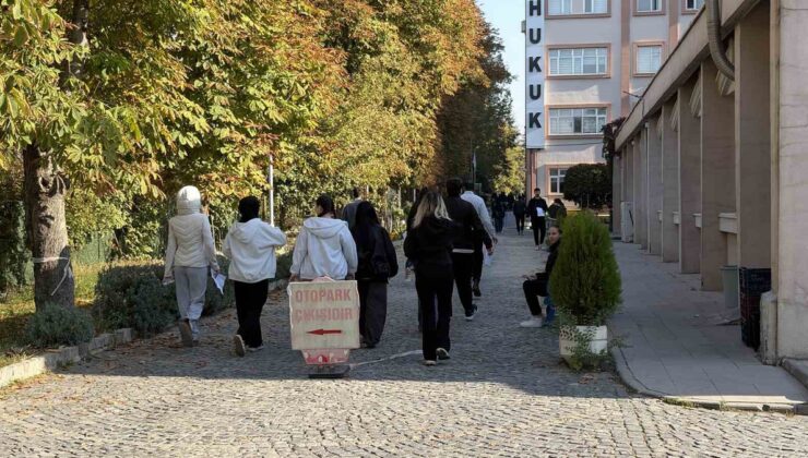ÖSYM’nin düzenlediği KPSS Ortaöğretim sınavı 2 milyon 985 bin 438 adayla başladı