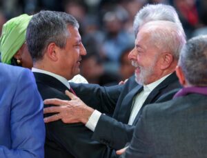 Özgür Özel, Lula’nın ve Sırbistan’daki Öğrenciler Listesi’nin zaferini kutladı