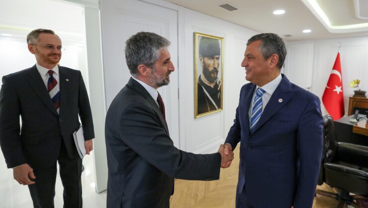 Özgür Özel, TÜSİAD Başkanı Ozan Diren ve Barış Urhan’ı genel merkezde kabul etti