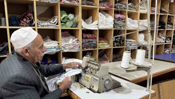 Patnos’ta 72 yaşındaki Hacı, oğlundan devraldığı dikiş işini 4 yıldır sürdürüyor