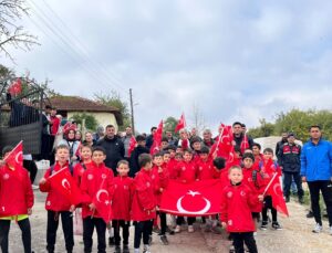 Pazaryeri’nde Cumhuriyet için Bulduk-Kınık arasında 3 kilometrelik yürüyüş yapıldı