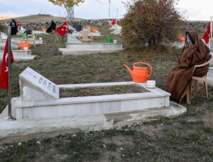 PKK’lı teröristlerin katlettiği 33 Yavi şehidi mezarları başında anıldı