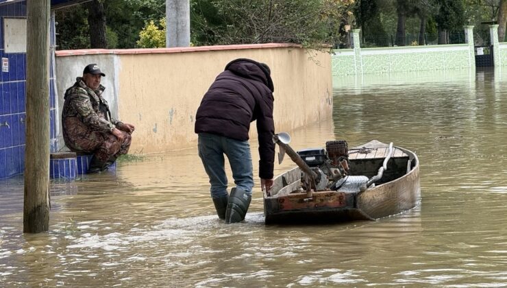 Sakarya Karasu’da longoz taştı, Denizköy ve İhsaniye sular altında kaldı