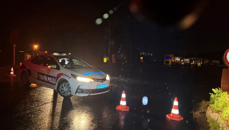 Sakarya’da sağanak bazı yolları kapattı, Karapürçek’te 48 kişi tahliye edildi