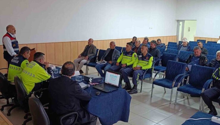 Samsun Ladik’te okul servis şoförlerine trafik güvenliği ve mevzuat eğitimi verildi