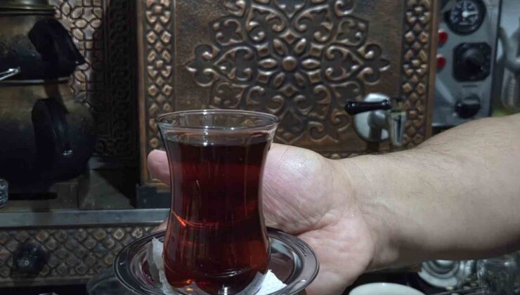 Samsun’da çay fiyatları kahvehanede 20 TL, çay ocağında 15 TL oldu