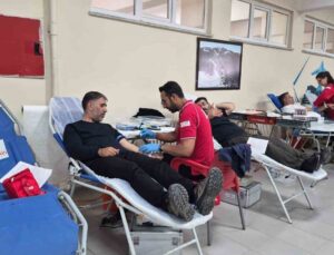 Sarıkamış MYO ve Turizm Fakültesi öğrencileri Kızılay’a kan bağışında bulundu