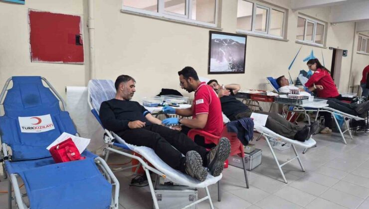 Sarıkamış MYO ve Turizm Fakültesi öğrencileri Kızılay’a kan bağışında bulundu