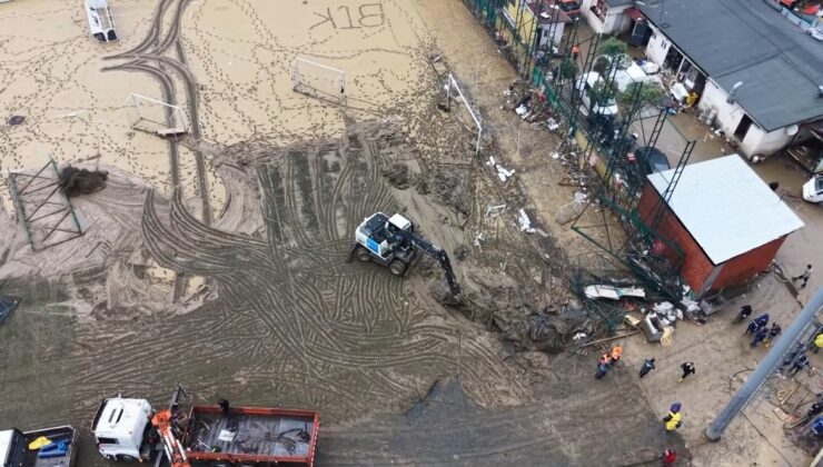Sarıyer’de sel sonrası riskli yapıların yıkımı stadyum çevresinde sürüyor