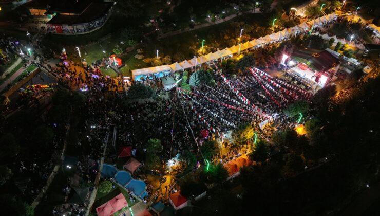 Şarkıcı Derya Bedavacı Hatay’da konser verdi