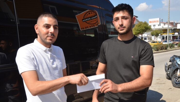 Serik’te yoldan topladığı 3 bin 300 lirayı servis şoförü sahibine teslim etti