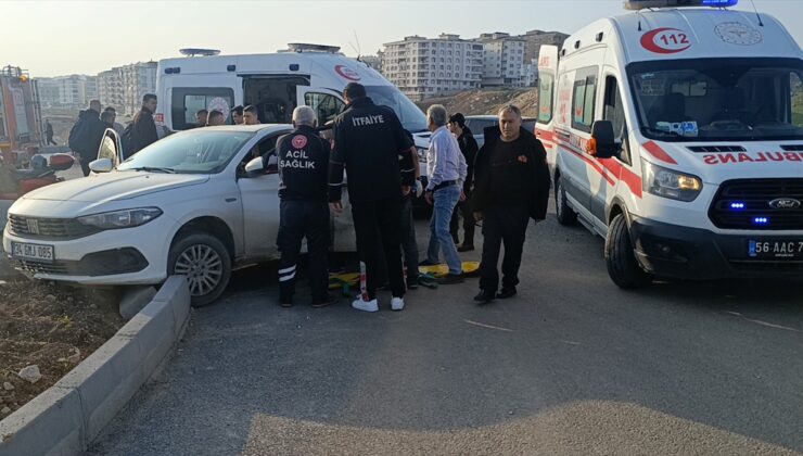 Siirt’te Tillo çevre yolunda otomobil ile motosiklet çarpıştı, 2 kişi yaralandı