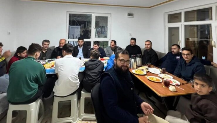Sinop Erfelek’te gençler sabah namazı sonrası İlçe Müftüsüyle kahvaltıda buluştu