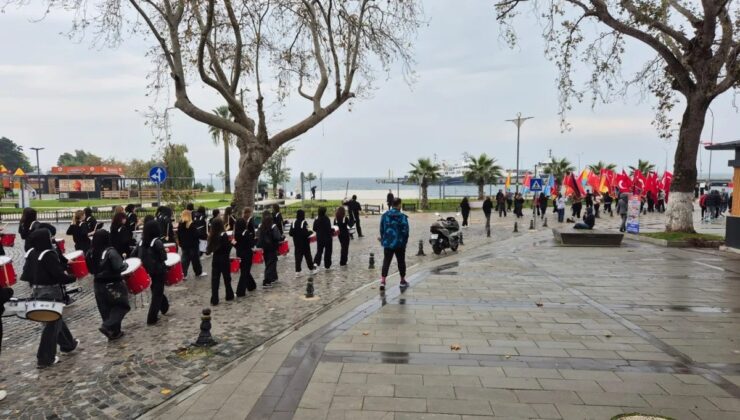 Sinop’ta 29 Ekim Cumhuriyet Bayramı’nın 103. yıl dönümü provasında öğrenciler yürüdü