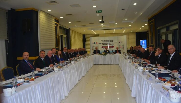 Sinop’ta ÜNİ-DOKAP ve Batı Karadeniz birlikleri YÖK Başkanı ile toplandı
