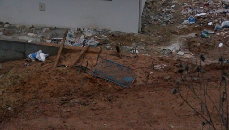 Sultanbeyli’de çamura batan çocuğunu kurtarmaya giden anne de mahsur kaldı! İtfaiye 1 saatte çıkardı