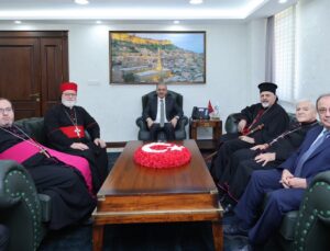 Süryani Katolik Patriği Younan, Mardin Valisi Akkoyun’u ziyaret etti