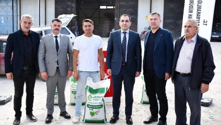 Tavşanlı’da 71 üreticiye 8 bin 350 kilogram yem bezelyesi tohumu dağıtıldı