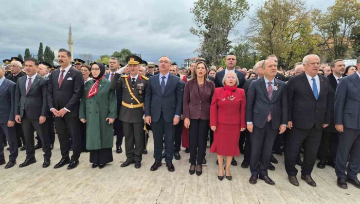 Tekirdağ’da Cumhuriyet Bayramı çelenk töreni Vali Soytürk’ün katılımıyla yapıldı