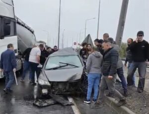 Tekirdağ’da kaldırıma ve direğe çarpan otomobilde sıkışan sürücü yaralandı