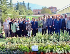 TOGÜ projesiyle Tokat’ta 13 üreticiye 3 bin 900 süs bitkisi fidanı verildi