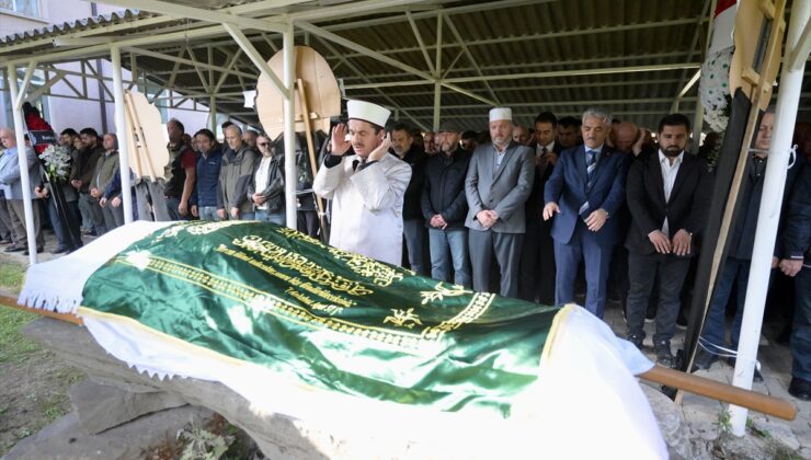TRT Haber Düzce Temsilcisi Öztürk, doğduğu köyde toprağa verildi