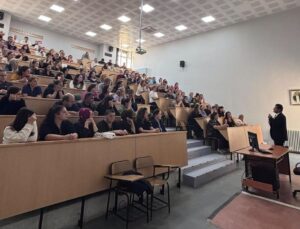 TÜ hastane personeline 8 oturumluk iletişim ve beden dili eğitimi verildi