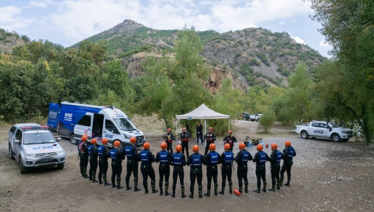 Tunceli’de Munzur Çayı’nda AFAD ekipleri 12 ilden 50 personelle su üstü eğitimi aldı