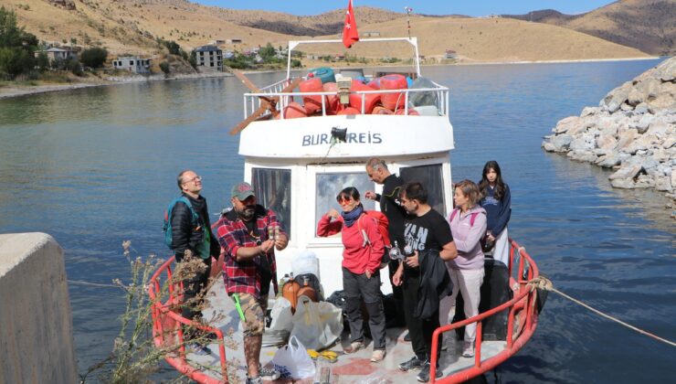 Uluslararası ekip Van Gölü’ndeki mikrobiyalitlerin kökenini araştırıyor