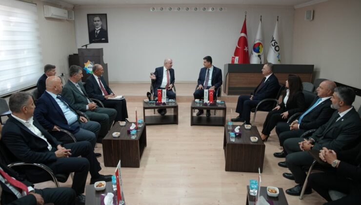 Ümit Özdağ, Aydın’da sanayi odası ve vakıf ziyaretlerinin ardından esnafla buluştu