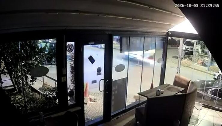 Ümraniye’de hafif ticari araca çarpan motosiklet sürücüsü hastaneye kaldırıldı