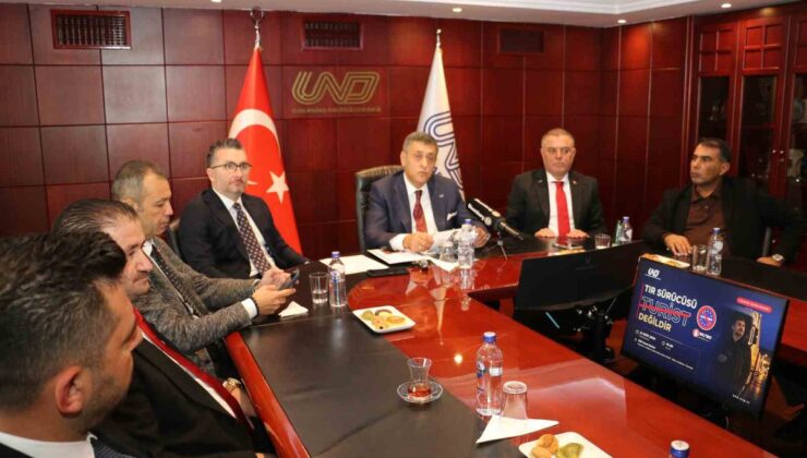 UND, Avrupa sınırlarında TIR kuyruklarının 16 kilometreye ulaştığını bildirdi