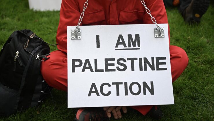 Ünlü yazar Sally Rooney’nin kitapları İngiltere’de satıştan çekildi! Sebep Palestine Action desteği