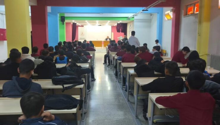 Van Tuşba’da liseli gençlere Peygamberimizin güzel ahlakı anlatıldı