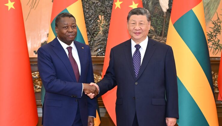 Xi Jinping, Togo Bakanlar Kurulu Başkanı ile görüşmesinde Afrika için dört ilke sundu