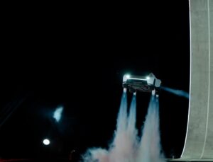 Yollar ona yetmedi! Elon Musk uçan Tesla’yı tanıttı