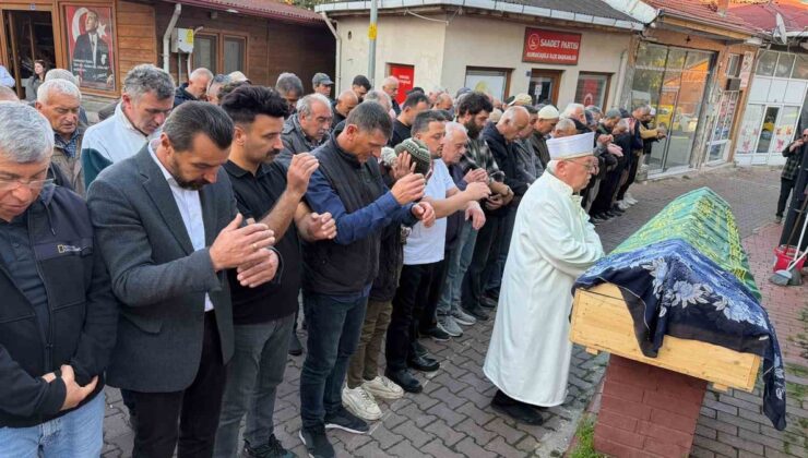 Zonguldak’ta çöken binanın enkazında ölen 74 yaşındaki kadın Bartın’da defnedildi