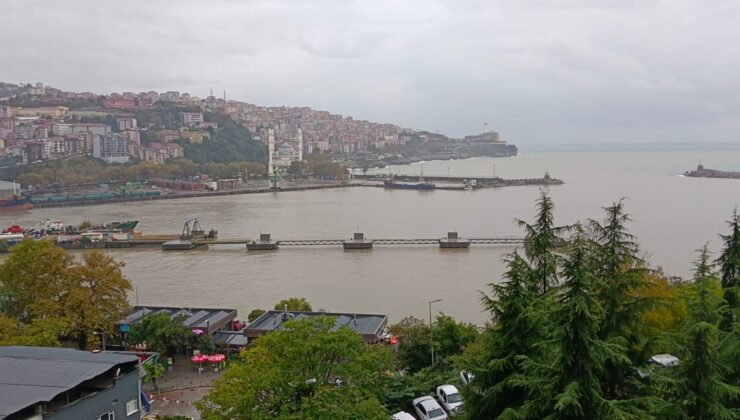 Zonguldak’ta sağanak denizi kahverengiye çevirdi, eğitime 2 gün ara verildi